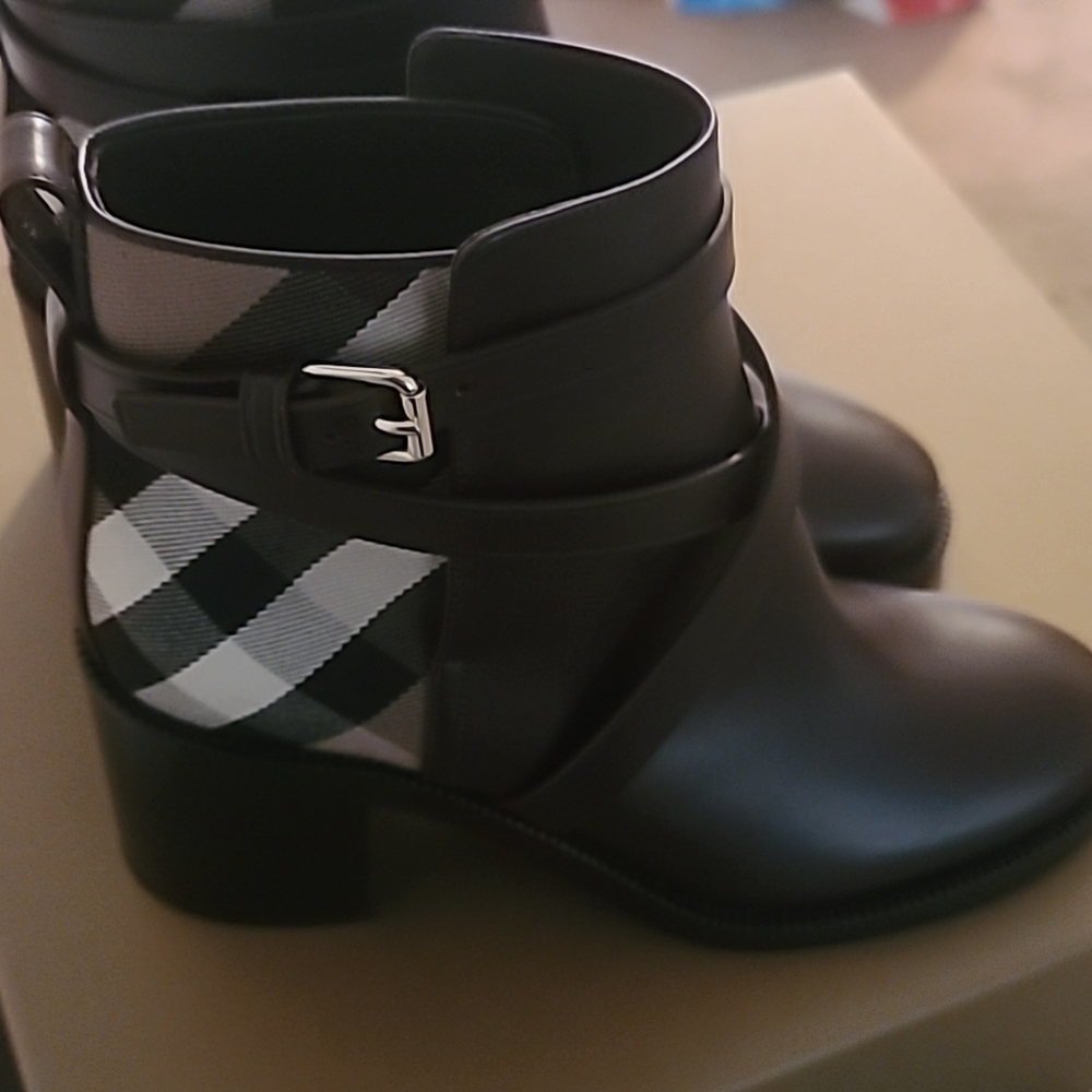 Burberry Leather Boots Size EUR 39, BURGUNDY BROWN